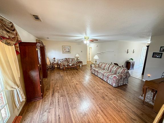 3rd image of 10238 Woodlyn Dr