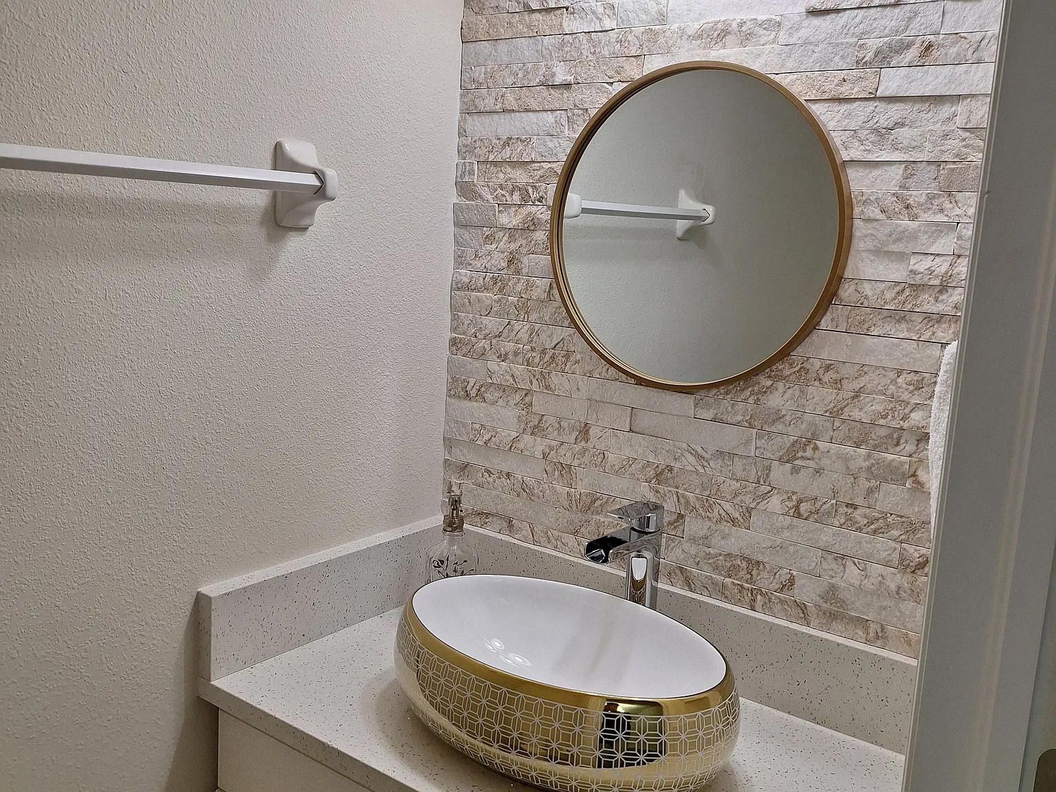 3 bed, 2.5 bath, 1698 sqft, $3,400 — Photo 3