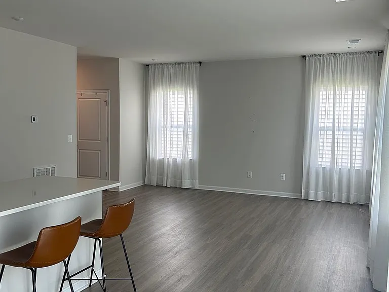 406 Freeman St — Photo 3