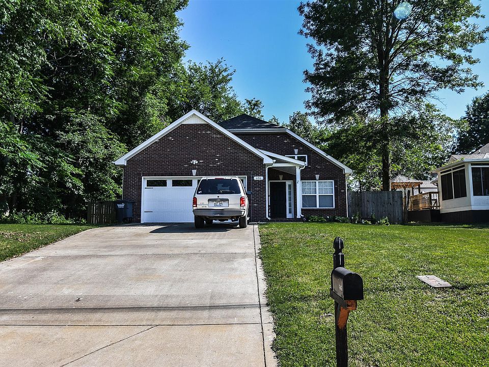 1st image of 606 Ashley Oaks Dr