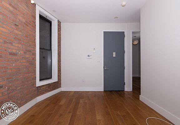 4th image of 410 Gates Ave #7P