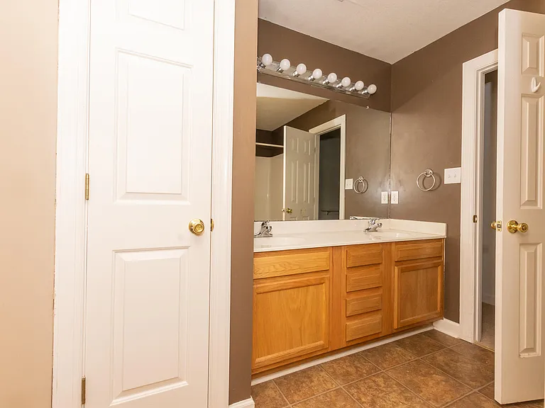 104 Streamwood Dr — Photo 20