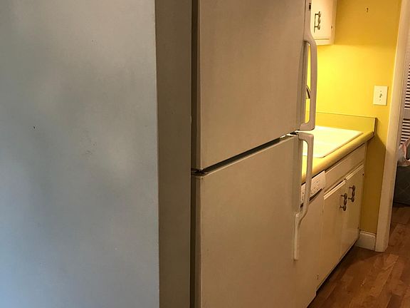 Fridge with ice maker
