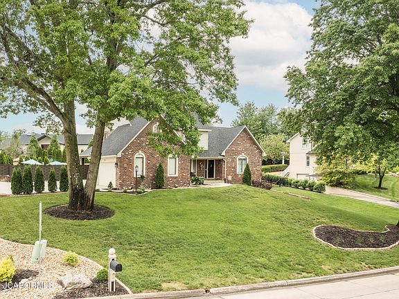 4th image of 312 Constitution Dr