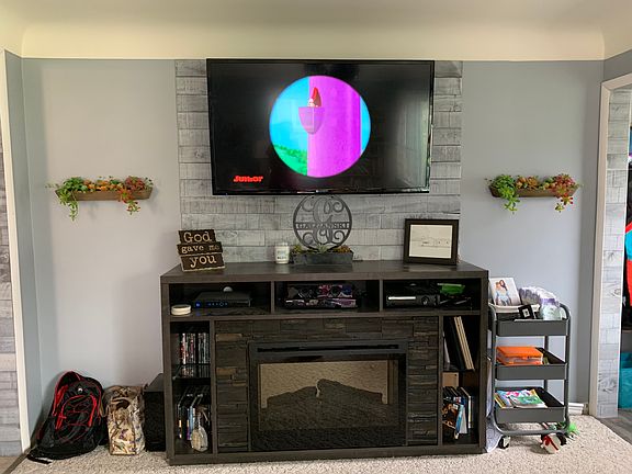 Mantle with electric fire