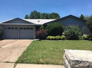 805 Lynnfield Dr, Arlington, TX 76014