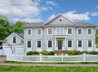 792 S Pine Creek Rd, Fairfield, CT 06824