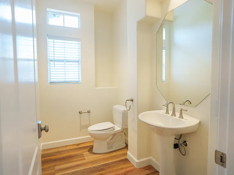 16880 Saint James Dr — Photo 10