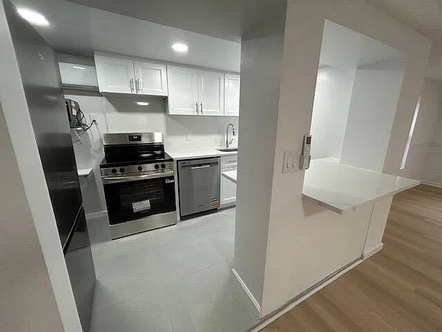 3 bed, 2.0 bath, $4,250 — Photo 4