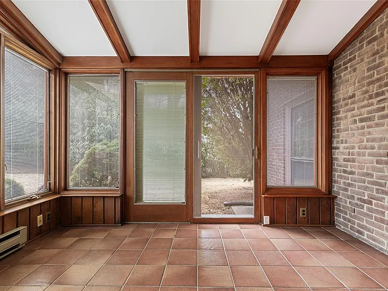 6 Fox Meadow Rd — Photo 8
