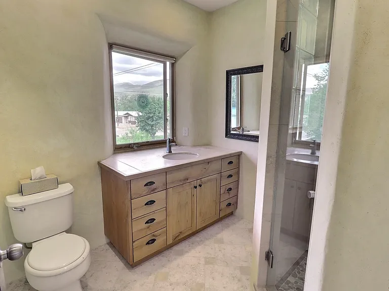 345 Niagara Ave — Photo 13