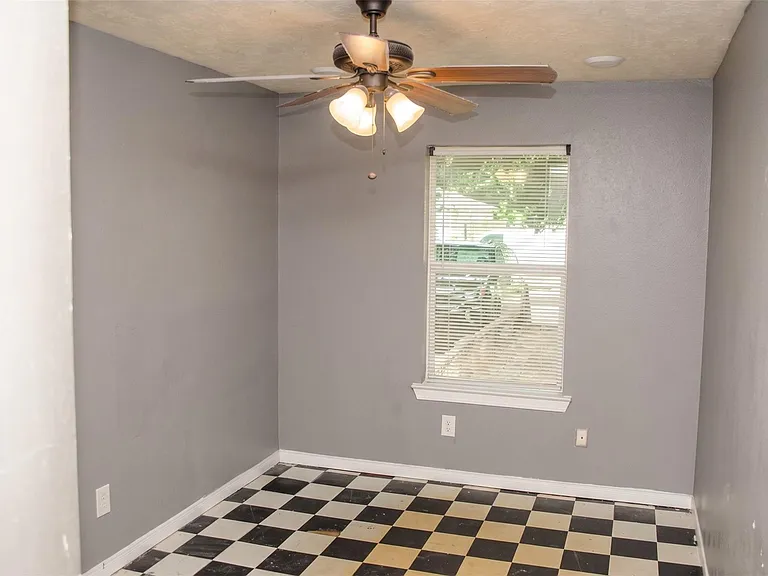 306 Willowick St — Photo 11