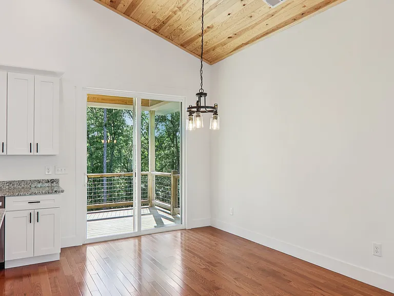 178 Jonathan Ln — Photo 29