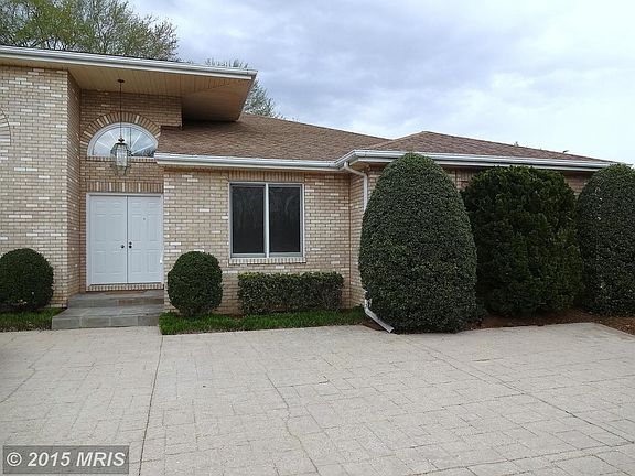 3rd image of 2541 Mission Hills Ct