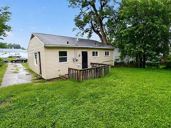 4th image of 3107 S 40th St
