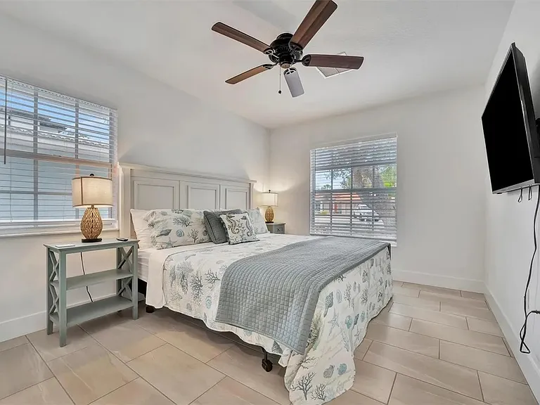 567 Venice Ln — Photo 21