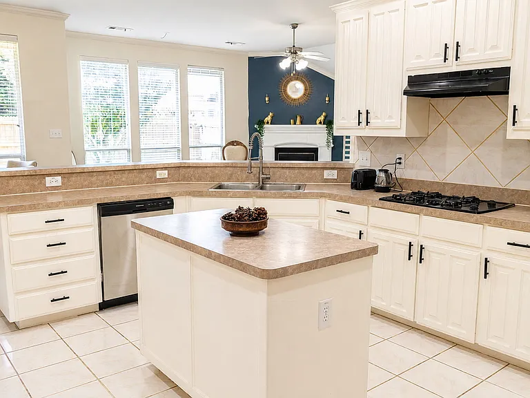 2502 Morningstar Ln — Photo 6