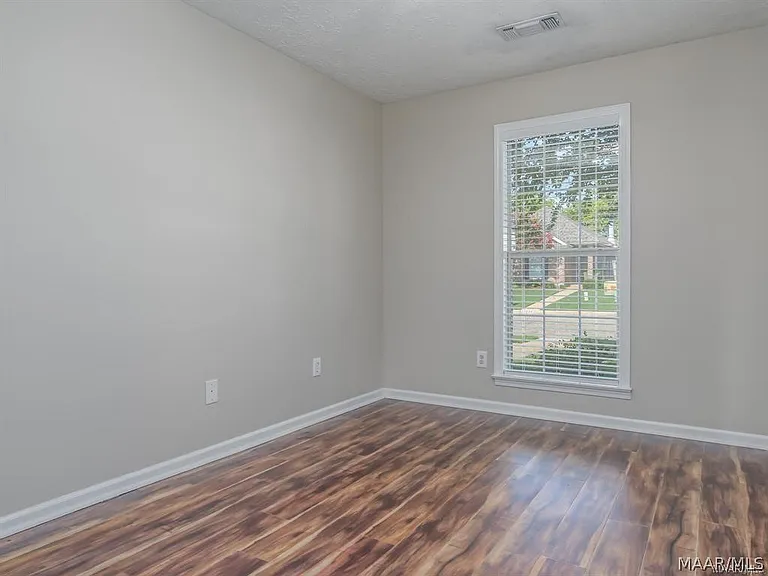 1261 Westfield Ln — Photo 11