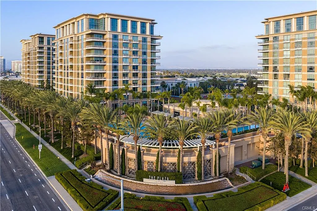 2 bed, 2.5 bath, 1847 sqft, $5,475 — Photo 1