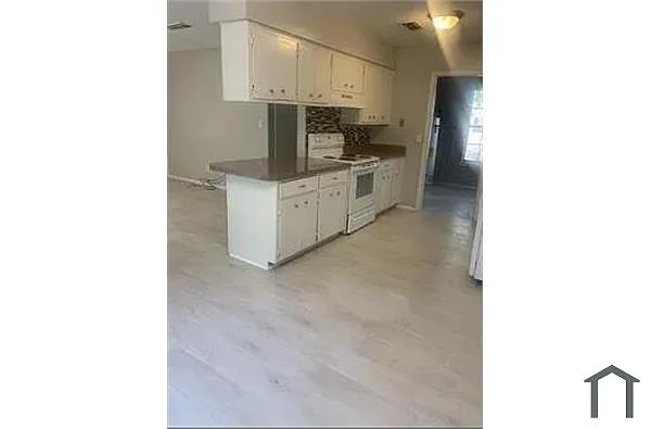 Building Photo - 3855 Woodley Rd