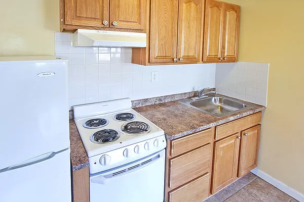 Rented by Jonis Realty | media 9