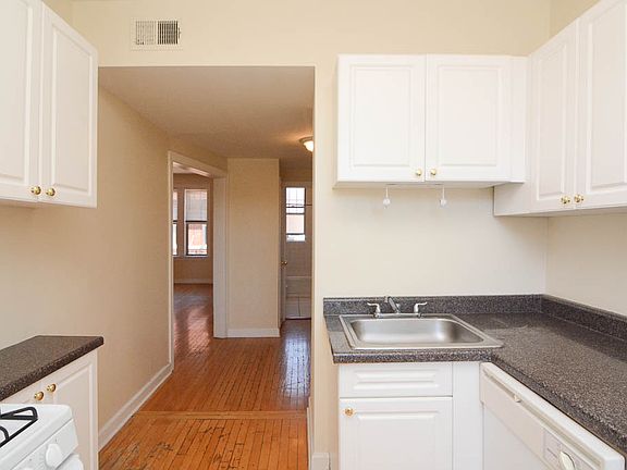 5th image of 552 W Aldine Ave APT 3S