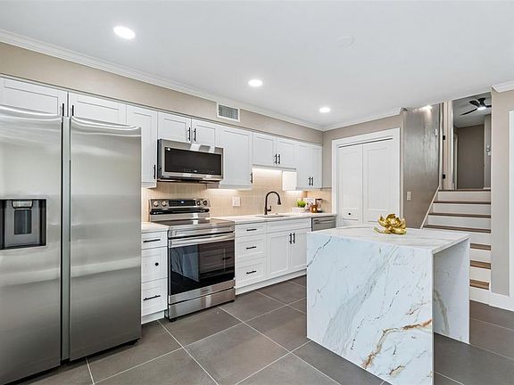 3rd image of 4223 LA PALMA COURT