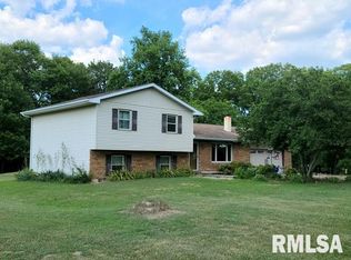 73 Winchester Rd, De Soto, IL 62924
