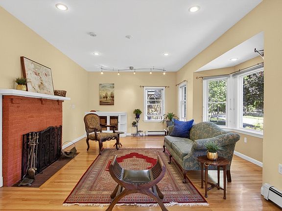 3rd image of 12 Middle St