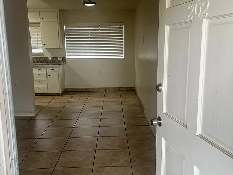 3041 E Hammond Ave #105 — Photo 5