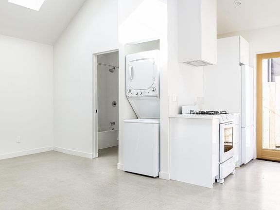 3rd image of 3359 Andrita St