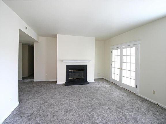 3rd image of 5803 Waterman Blvd APT 1W