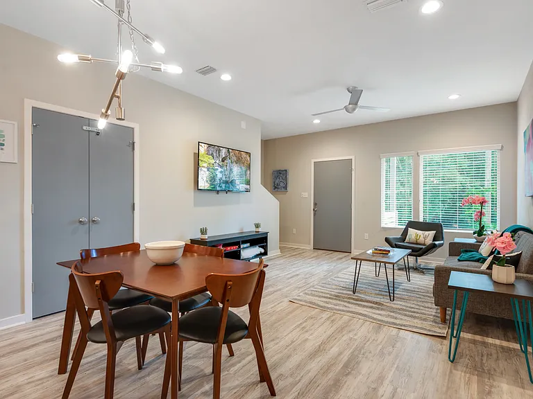 823 N Bronough St — Photo 4