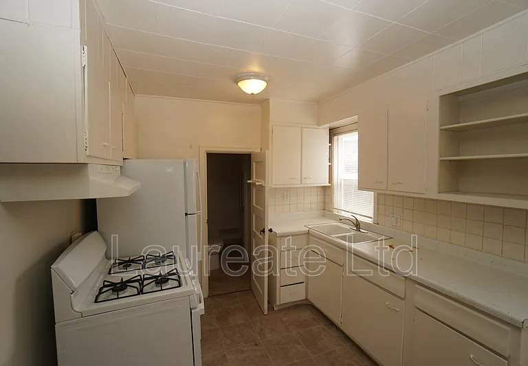 1436.5 Kenton St — Photo 3