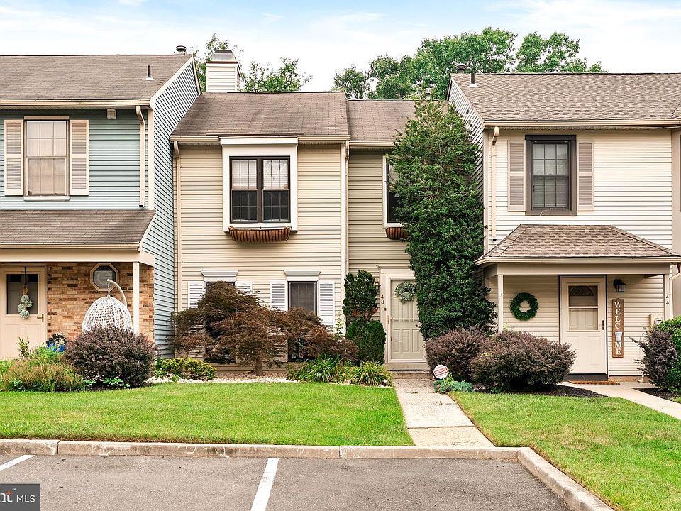 1st image of 43 Devon Ct