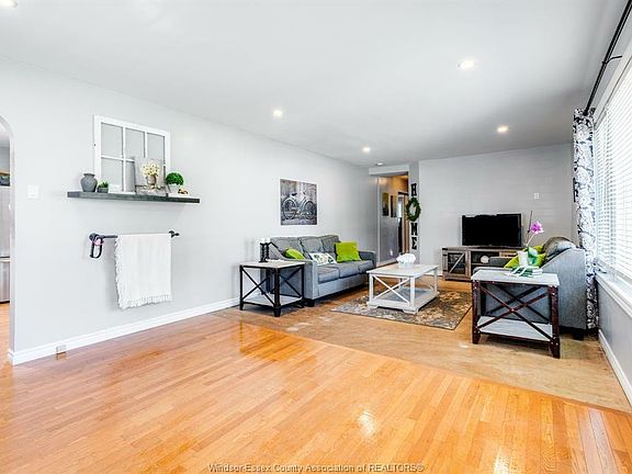 5th image of 142 Centre St
