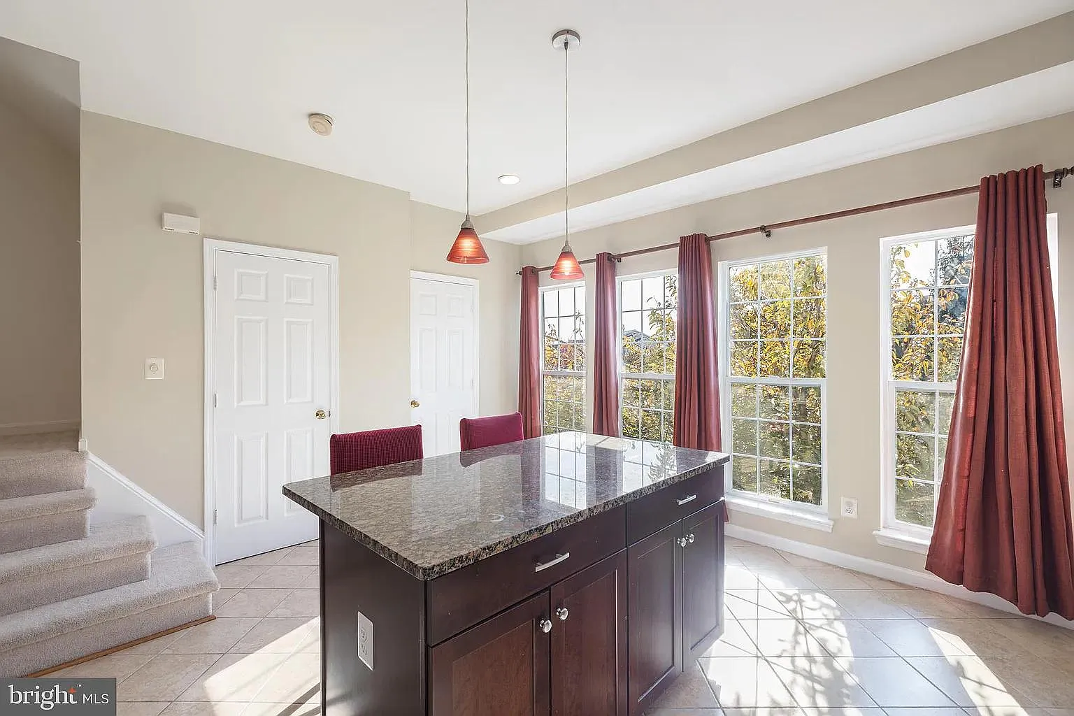 3 bed, 1912 sqft, $3,100 — Photo 4
