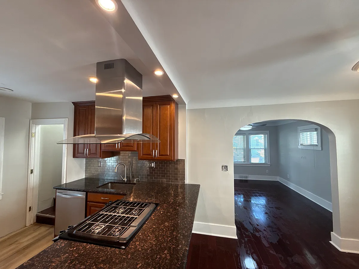 Building Photo - 22114 Rosedale St