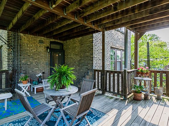3rd image of 2054 W Morse Ave #2