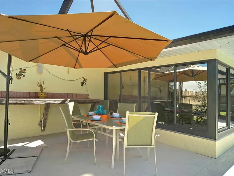 1140 SW 44th St — Photo 2