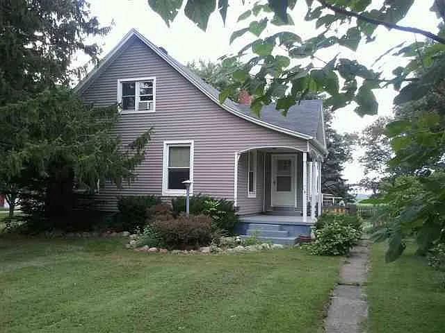112 E North St photo 1