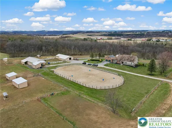 332 Blue Rocks Rd, Lenhartsville, PA 19534