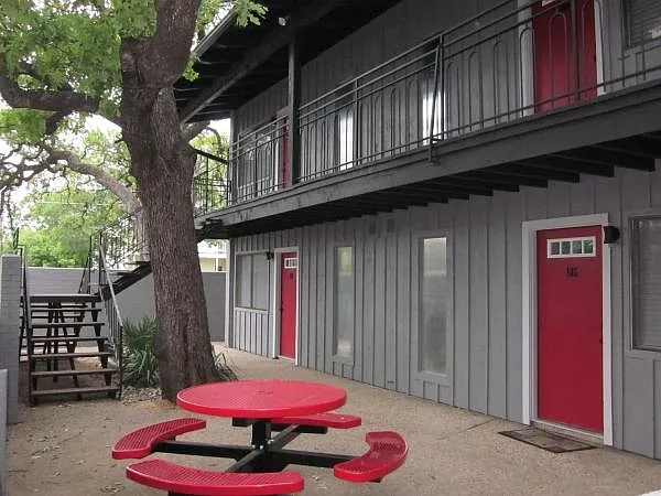 Studio, 360 sqft, $995 — Photo 2