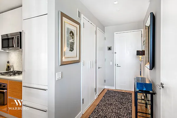 Sold by Warburg | media 4