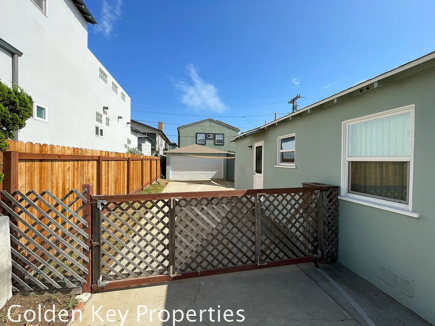 1BR/1BA Home with detached 2 Car Garage! Minutes from the beach! — Photo 4