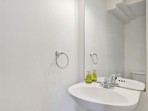 4th image of 816 S Riverside Drive #816