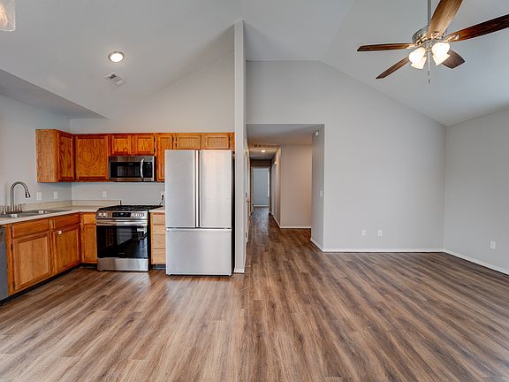 4th image of 613 Cedar Brook Ct