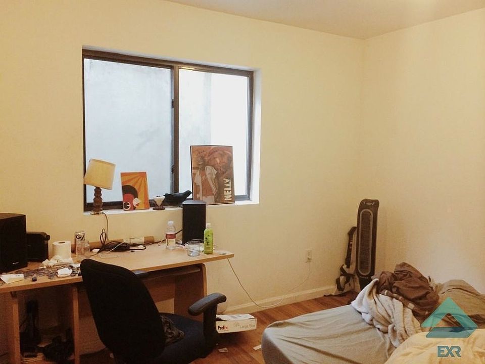 2nd image of 324 Melrose St APT 1B
