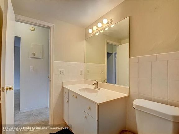 5th image of 2131 NE 42nd Ct APT 102E
