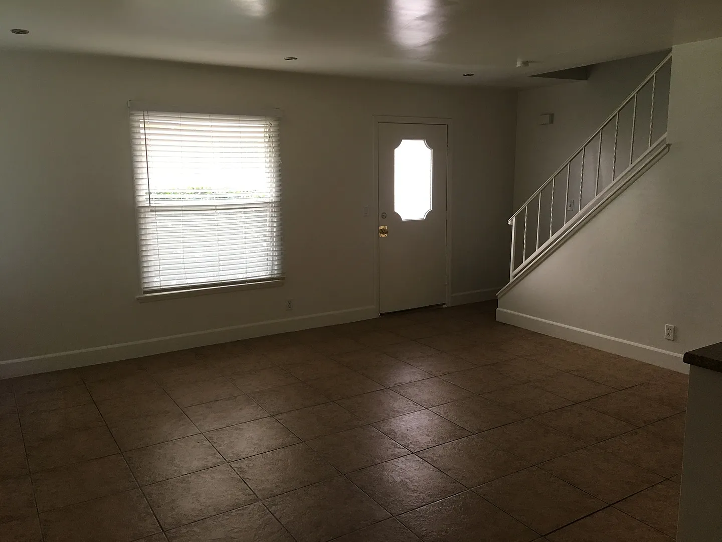 Near UNLV. Cozy 2 bedroom townhouse with all appliances — Photo 3